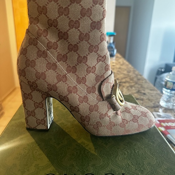 Women Gucci booties. Tan and Carmel brown. - Picture 4 of 4